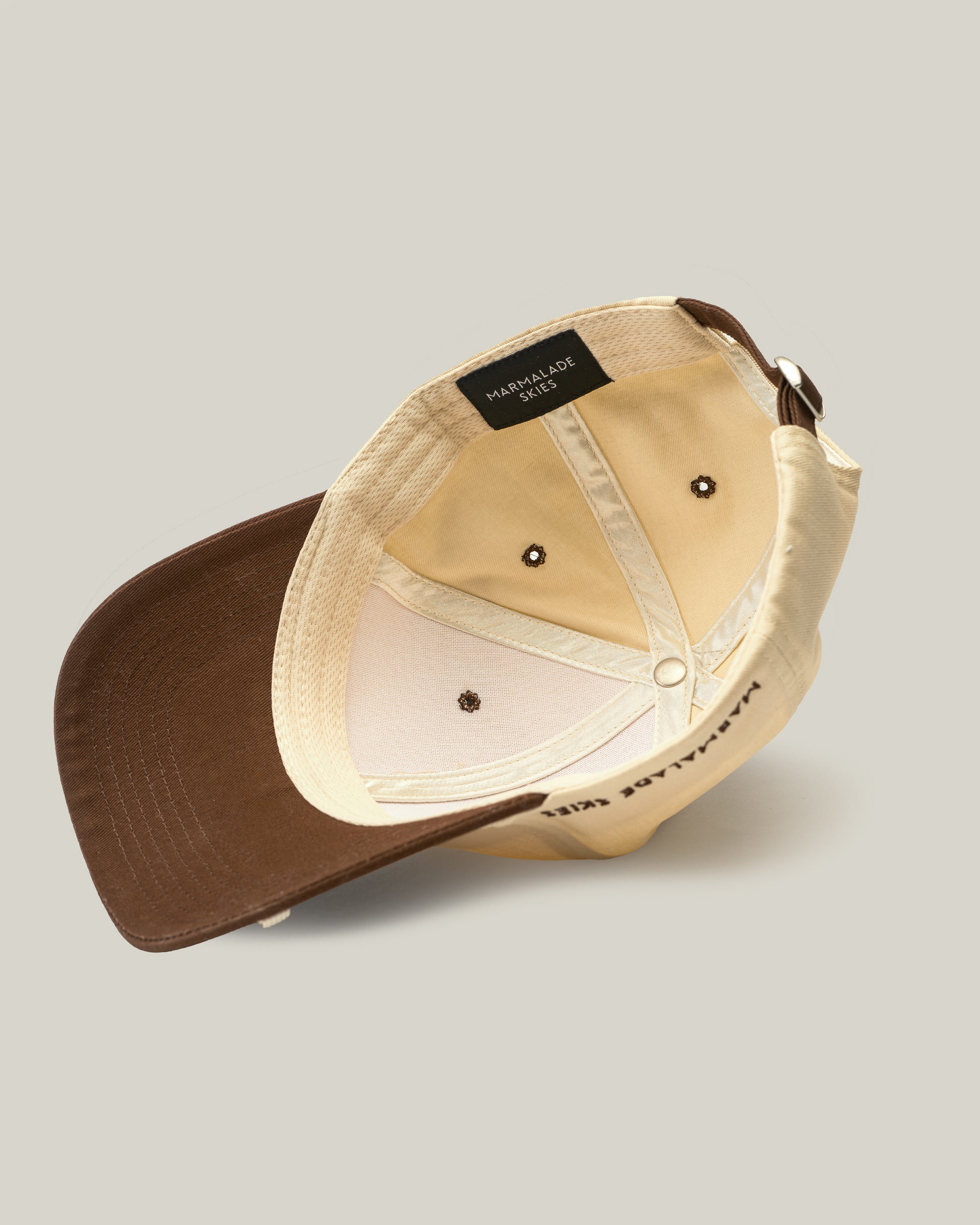 (IVORY/BROWN) WOVEN COTTON CREW STRAPBACK CAP